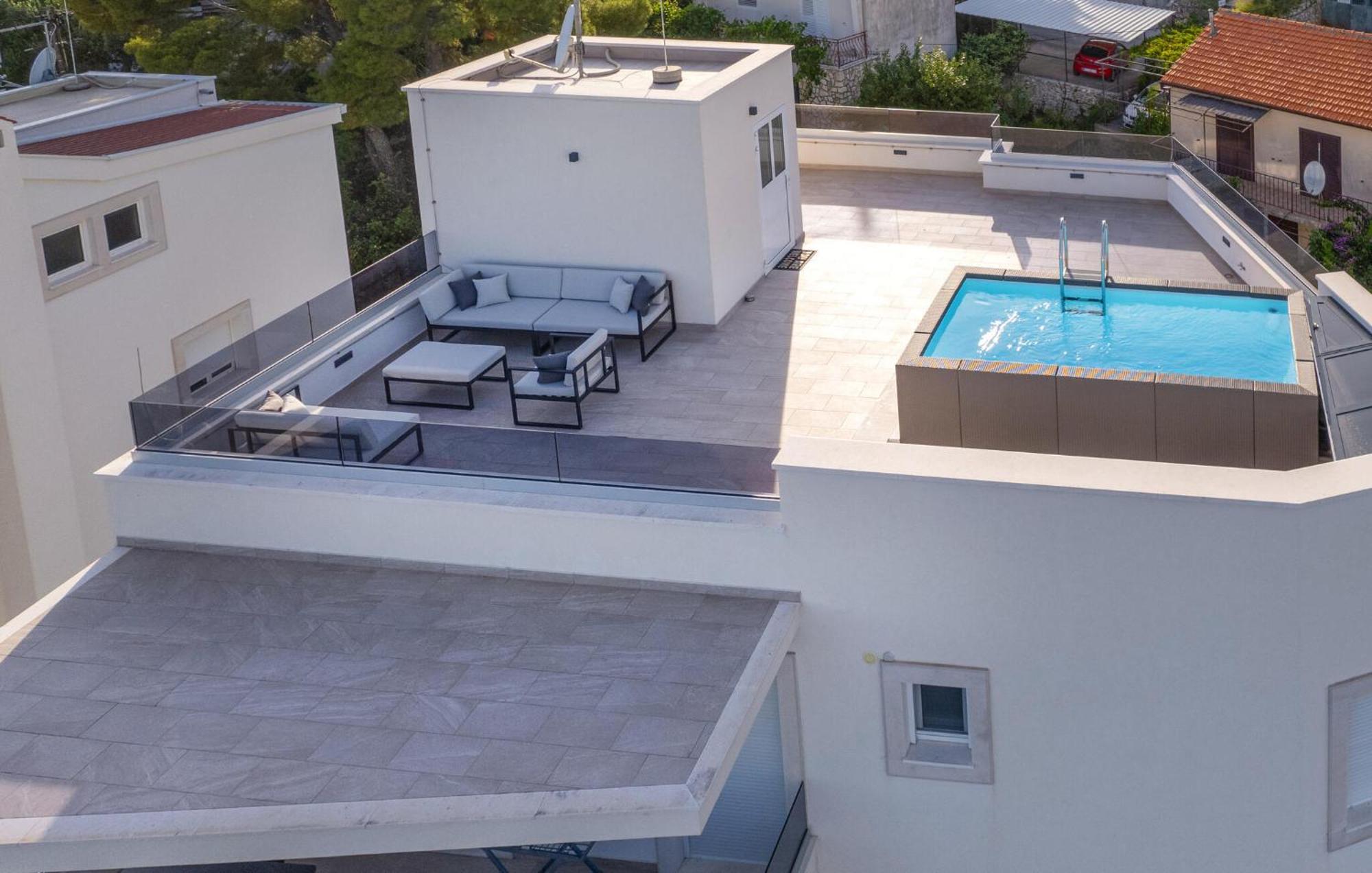 Beautiful In Okrug Gornji With Outdoor Swimming Pool And 3 Bedrooms Apartmán