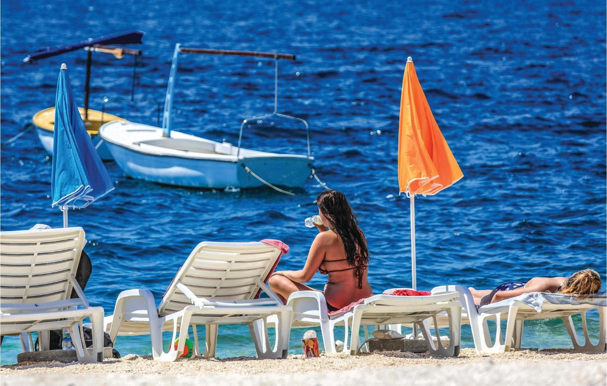 Beautiful In Okrug Gornji With Outdoor Swimming Pool And 3 Bedrooms Trogir